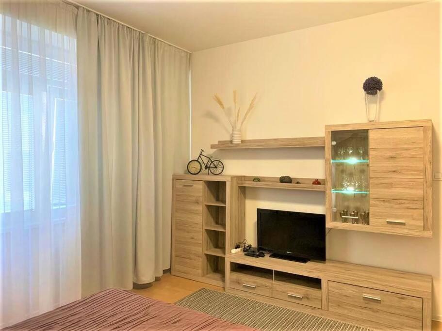 Apartment By The Museum Прага Экстерьер фото